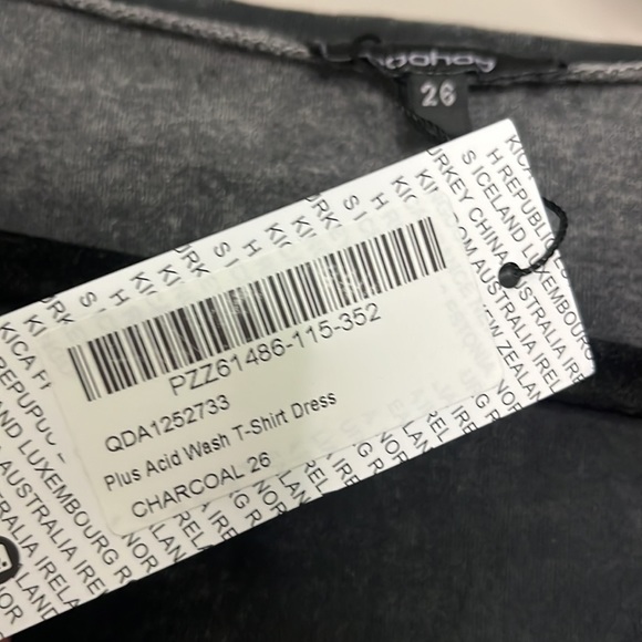 Boohoo | PLUS ACID WASH T-SHIRT DRESS - Picture 4 of 6